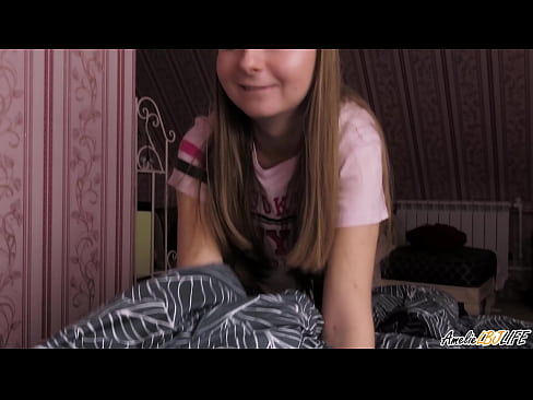 ❤️ 블론디는 그녀의 BFF를 깊이 빨아 먹고 그녀의 입에 정액을 가져옵니다. ☑ 슈퍼 섹스 우리 ❤