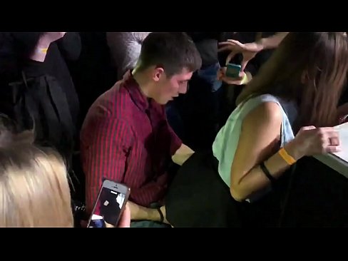 ❤️ 러시아 나이트 클럽에서 실제 섹스. 18 세 러시아 여자 항문과 질에 엿 에서 나이트 클럽 ☑ 슈퍼 섹스 우리 ❤